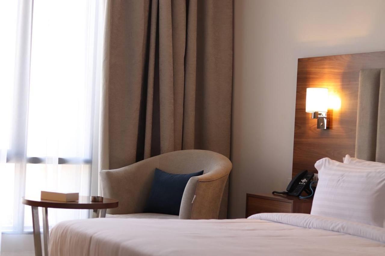 شرفة Hotel *